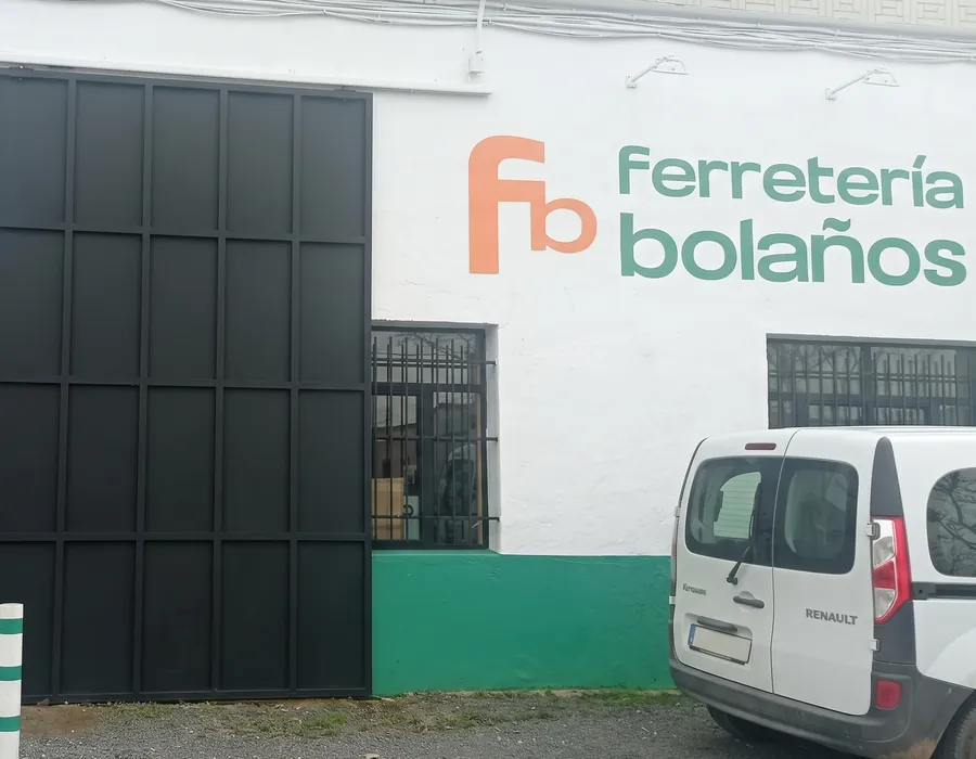 Fachada de Ferretería Bolaños